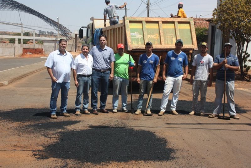 Prefeitura inicia operação tapa-buracos em ruas da cidade